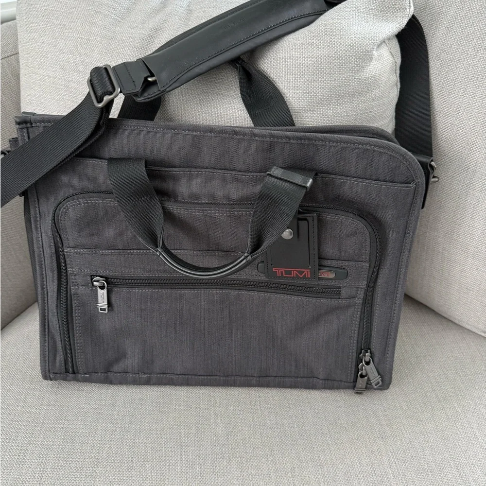 Tumi NEW Slim Deluxe Portfolio case
